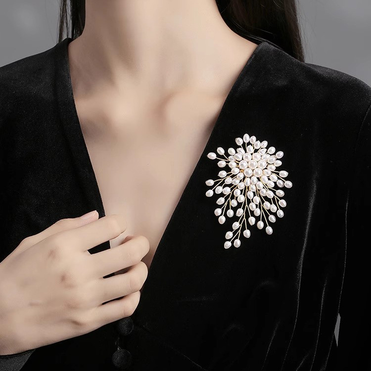 Pearl Woven Flower Brooch For  - đánh giá và giá Women Fashion Designer